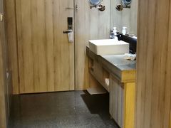 -西安大雁塔科技大学地铁站亚朵酒店