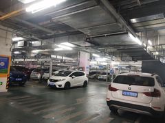 超级烂的停车场-上海颛桥万达广场