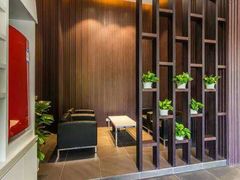 -宝捷星宝马·奔驰·保时捷专修·特斯拉钣喷中心(宝安店)