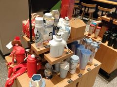 零售区-星巴克(青岛大拇指广场分店)