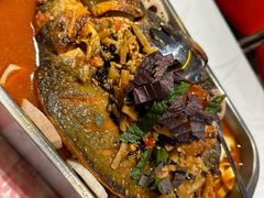 经典老友脆皮烤鱼-老表记广西宵夜螺蛳鸭脚煲(西大店)