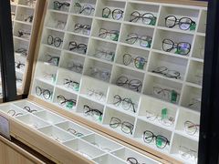 -诺柯视眼镜-蔡司依视路官方工厂店(淞南一店)