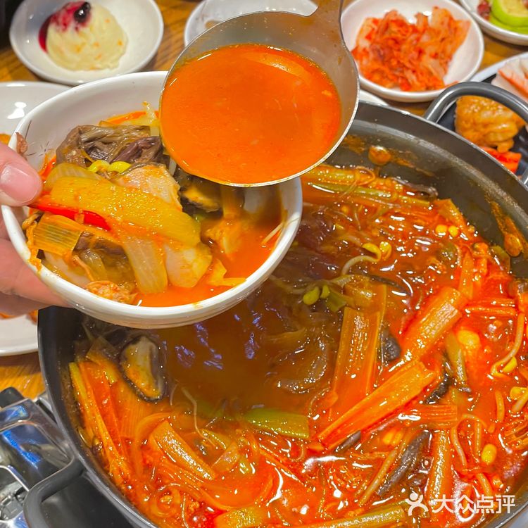 青岛最美韩料店 星空顶棚庭院风 太浪漫了吧