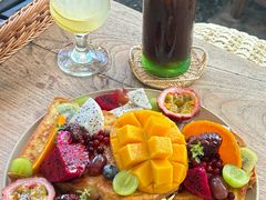 -Chom Cafe and Restaurant