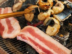 -围炉肉舍•炭烤活鳗•丹东海鲜烤肉(步行街店)