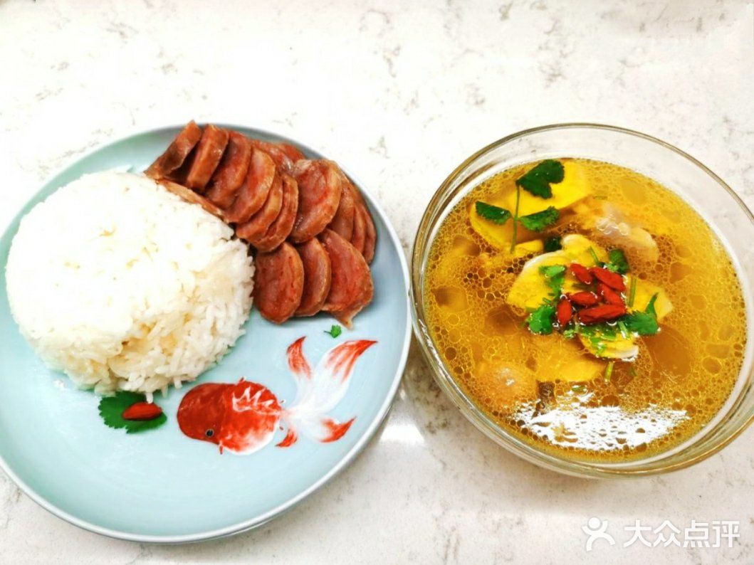 松茸菌炖鸡汤，香气逼人