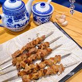 大冷天儿来碗热乎乎的拉面别提多得劲儿了～肉串也够香！