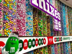 -m豆巧克力世界(上海世茂广场店)