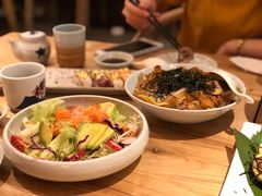 牛油果生鱼片沙拉-初居食屋日式料理(万象城购物中心店)