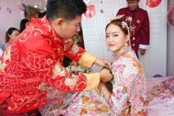 -AMOR艾沫婚纱奢品荟(设计师勒泰店)