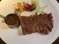 -卡普里披萨·牛扒·下午茶