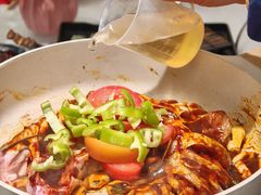 -刘姐啤酒鱼民族演艺餐厅(西街总店)