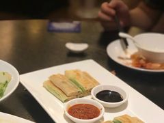 巧手压制葱包烩-柒园·三十年创意杭帮菜(龙湖滨江天街店)