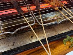 -哈尔滨小酒馆·鲜肉现穿自助烧烤(康新花园店)