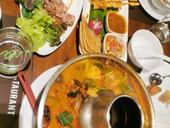 -Chom Cafe and Restaurant