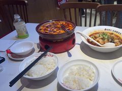 -渝是乎酸菜鱼·川渝小炒(新世界百货望京店)