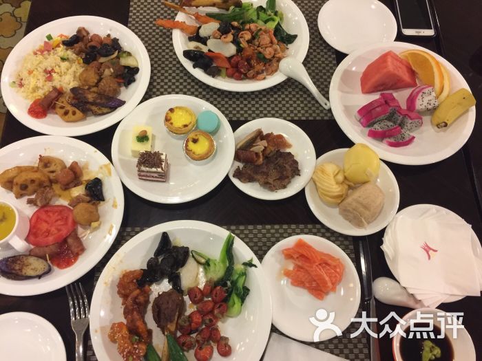 三鼎华悦自助餐的点评