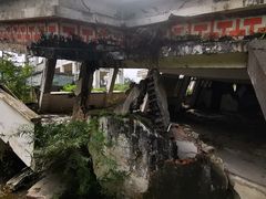 -四川汶川特大地震漩口中学遗址