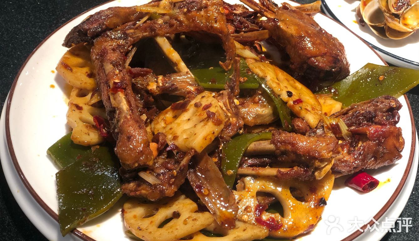 很大的一份，辣度也是有一些的。服务挺好的，小姐姐很热情