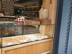 面包甜点陈列柜-采芝斋(延安路店)