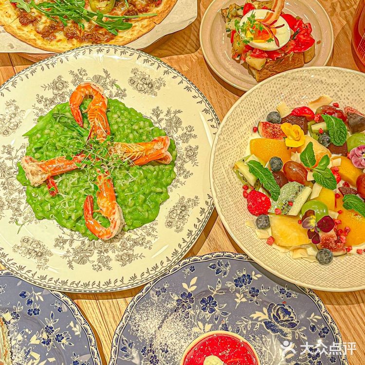 鲜花🌹咖啡☕️小蛋糕🍰K11超惬意西餐