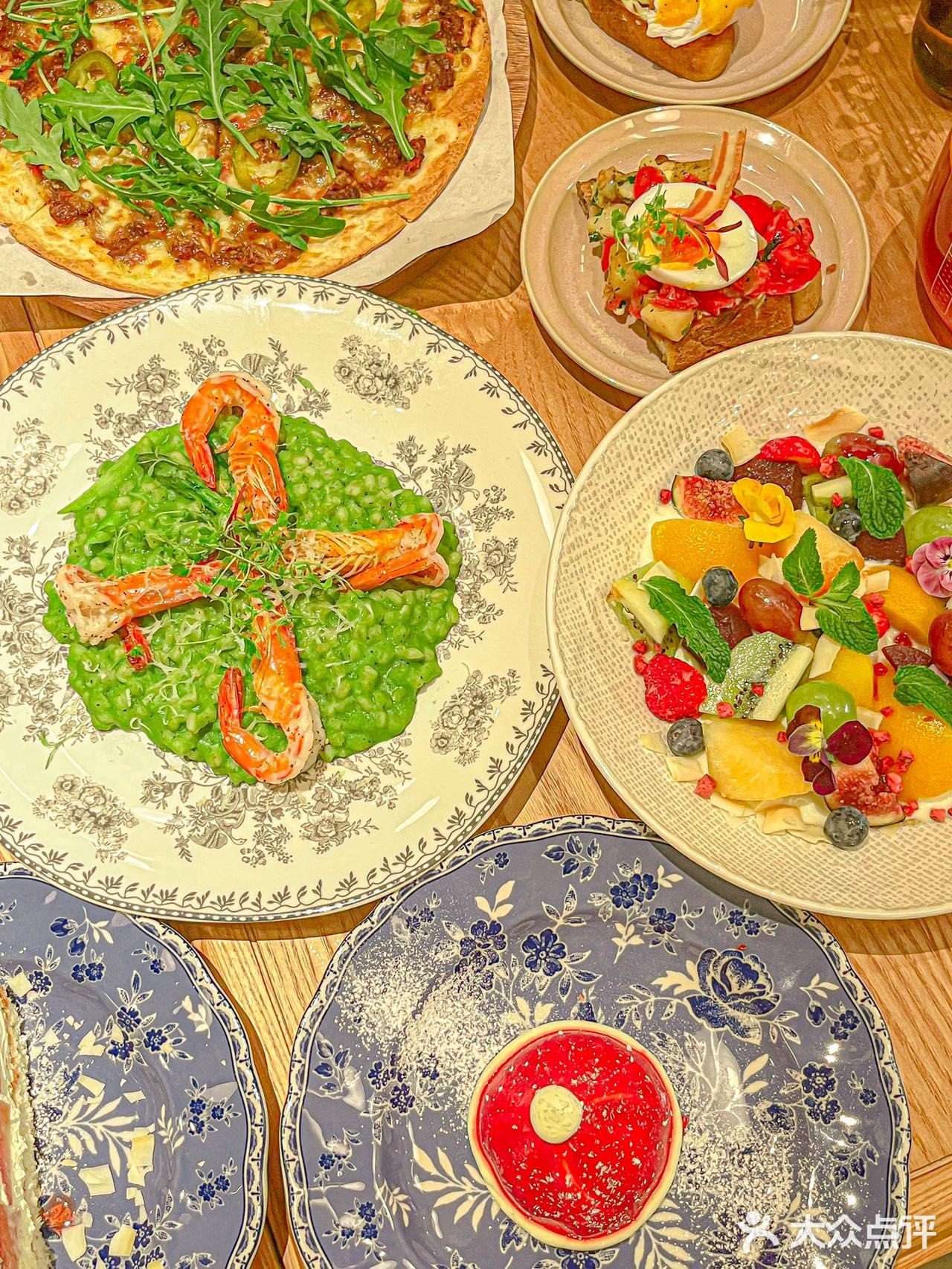 鲜花🌹咖啡☕️小蛋糕🍰K11超惬意西餐