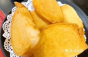 Fried Steamed Bun Slices with Stinky Tofu Sauce