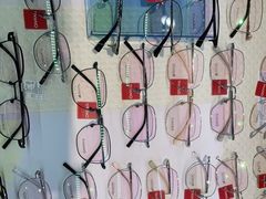 -西南眼镜·蔡司·依视路战略合作店(南街店)
