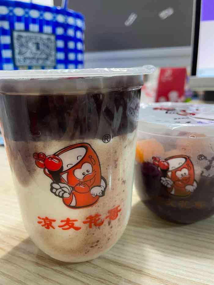 凉友花哥双皮奶(舟山东路店)-"城院内部的美食街,风雪无阻地来寻觅