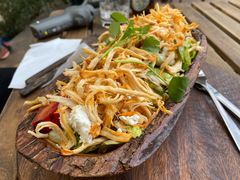 鸡肉沙拉-乌托邦酒吧和餐厅