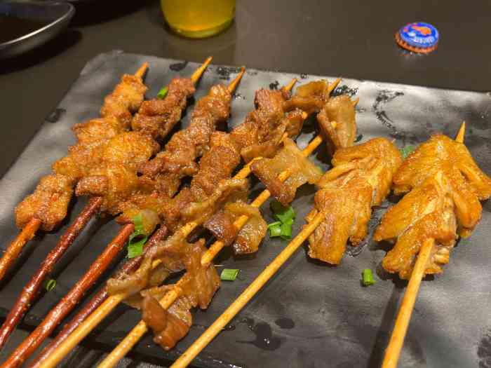 小站(椒江店)-"台州最后一晚,搜寻93到的工业风烧烤店 .