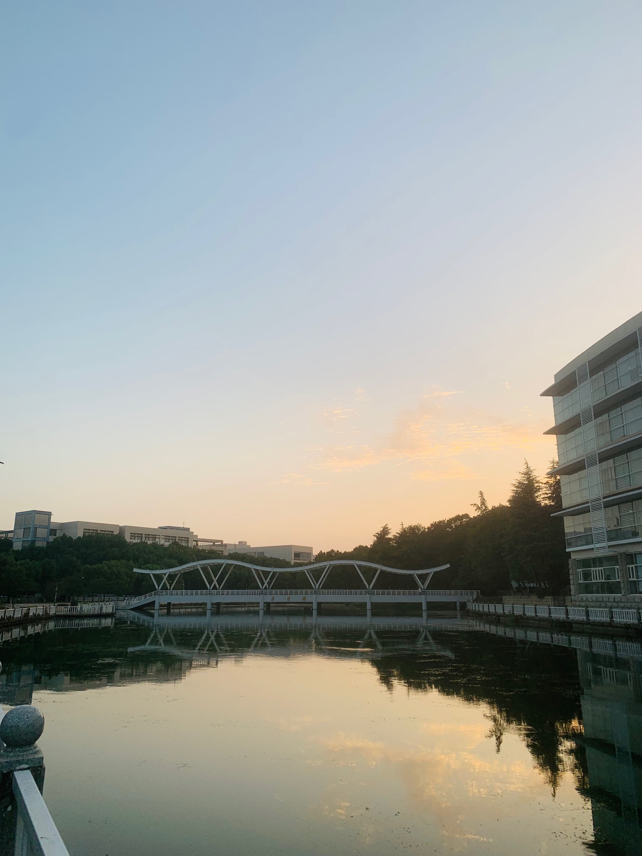 校园风景图拍照图片