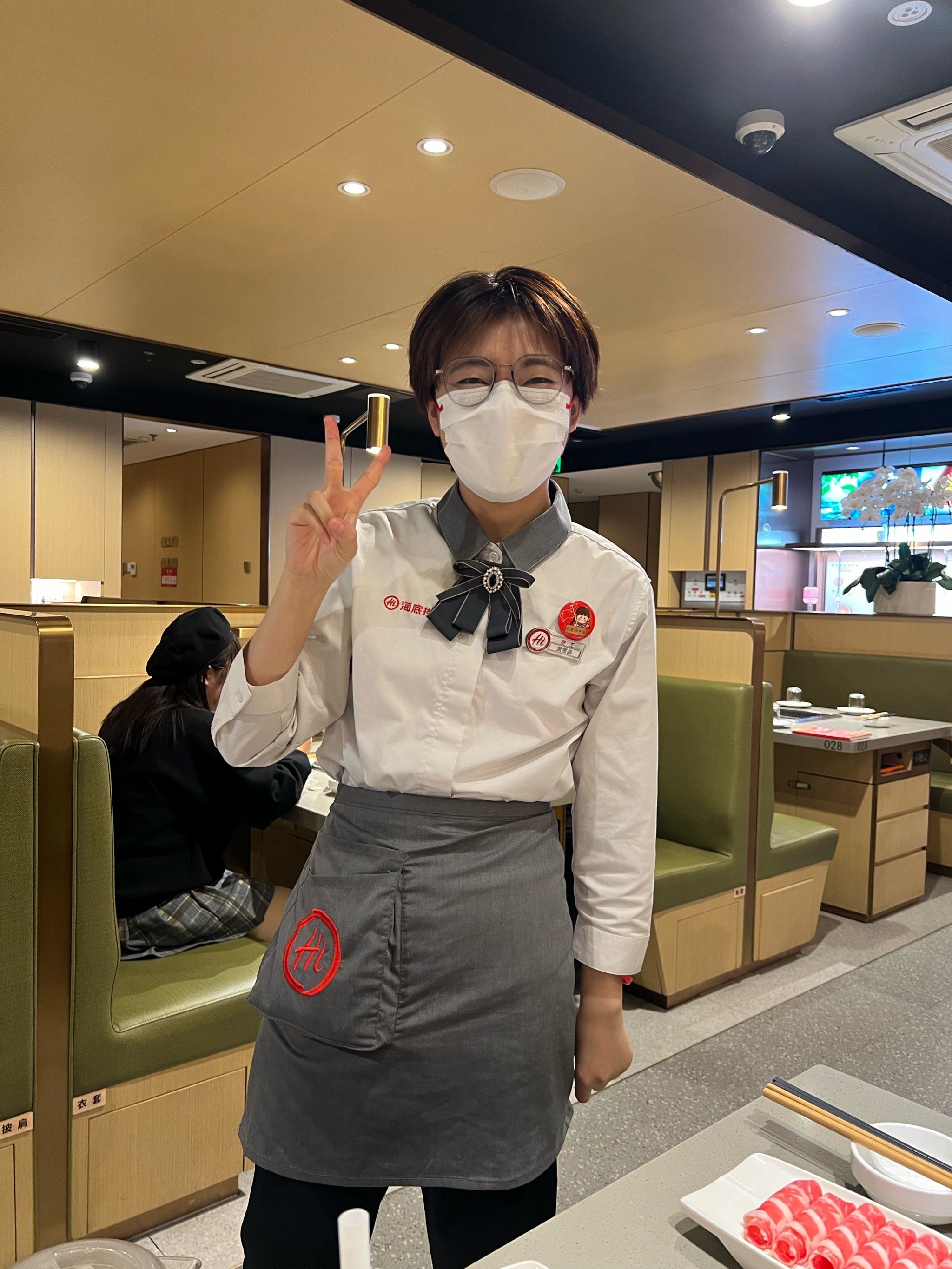 「海底捞火锅(县前西街店)」服务员晶晶
