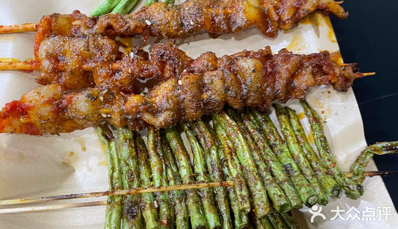 正宗新疆烧烤！听口音就是一股孜然味儿