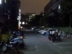 -沃尔玛上海田林店-地面停车场