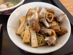 -松树干拌面店