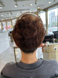 -一東造型烫发染发