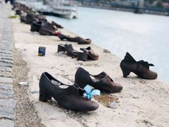 -多瑙河畔鞋履雕塑