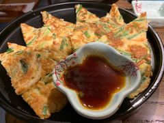 海鲜葱饼-明洞阿姨·韩式酱蟹烤肉·创意料理(三元桥店)