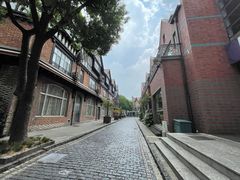 -钟书阁(松江泰晤士小镇店)