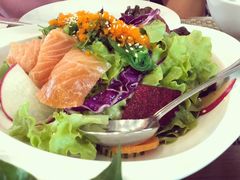 -Chom Cafe and Restaurant