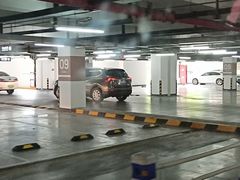 -虹桥天地-停车场