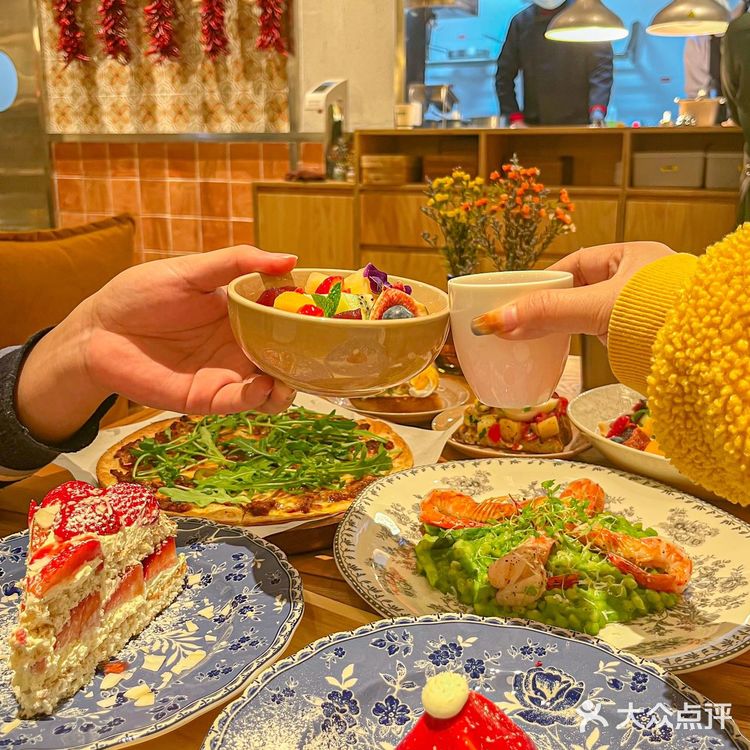 鲜花🌹咖啡☕️小蛋糕🍰K11超惬意西餐