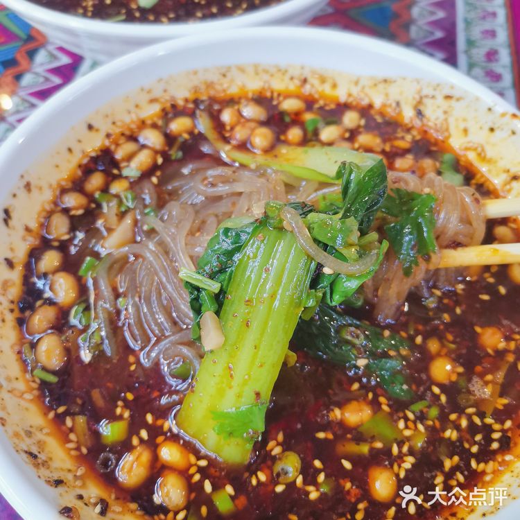 回民街地铁口嘹咋咧的美食~酸辣粉