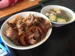 -松树干拌面店