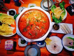 老凯俚酸汤鱼-野山舂·贵州现舂酸汤火锅(鸿通城店)