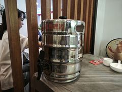 青岛鲜啤酒-金陵暴走小龙虾·迷踪蟹(凯德MALL店)