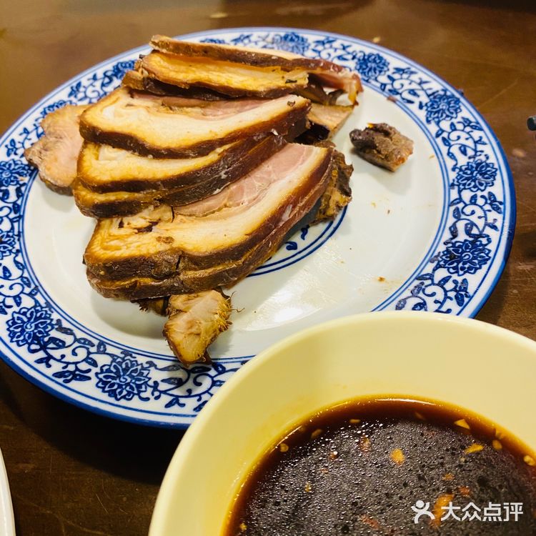 八点到的，人还是那么多，小小的门帘一打开门是真热闹