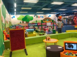 -莫莉幻想儿童乐园(武汉保利广场店)