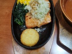 蒜蓉鸡排配香辣烤肠-萨莉亚(百联真光路店)